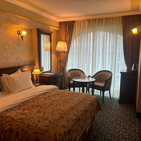 Germir Palas Hotel - Special Class Istanboel Buitenkant foto