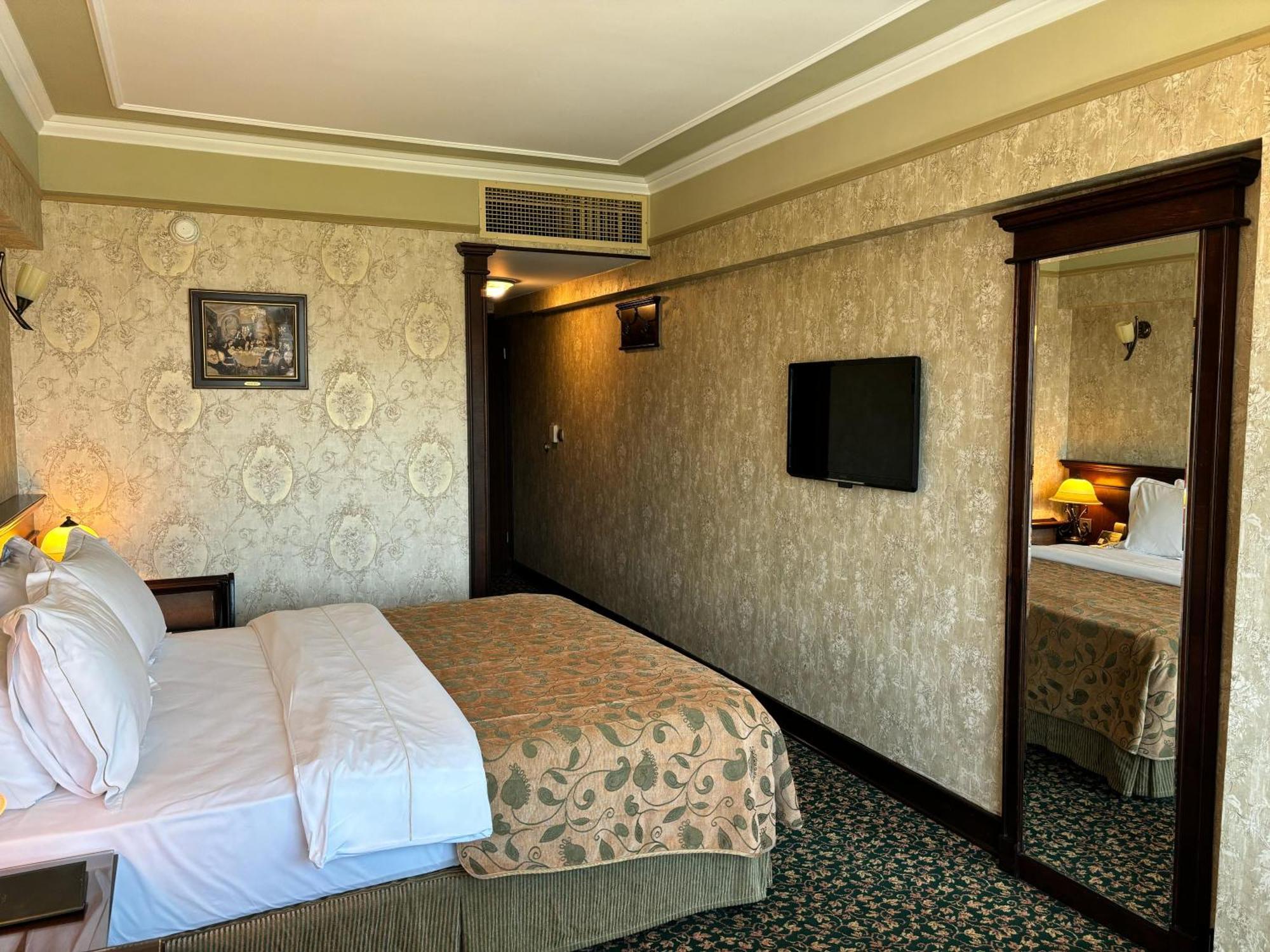 Germir Palas Hotel - Special Class Istanboel Buitenkant foto