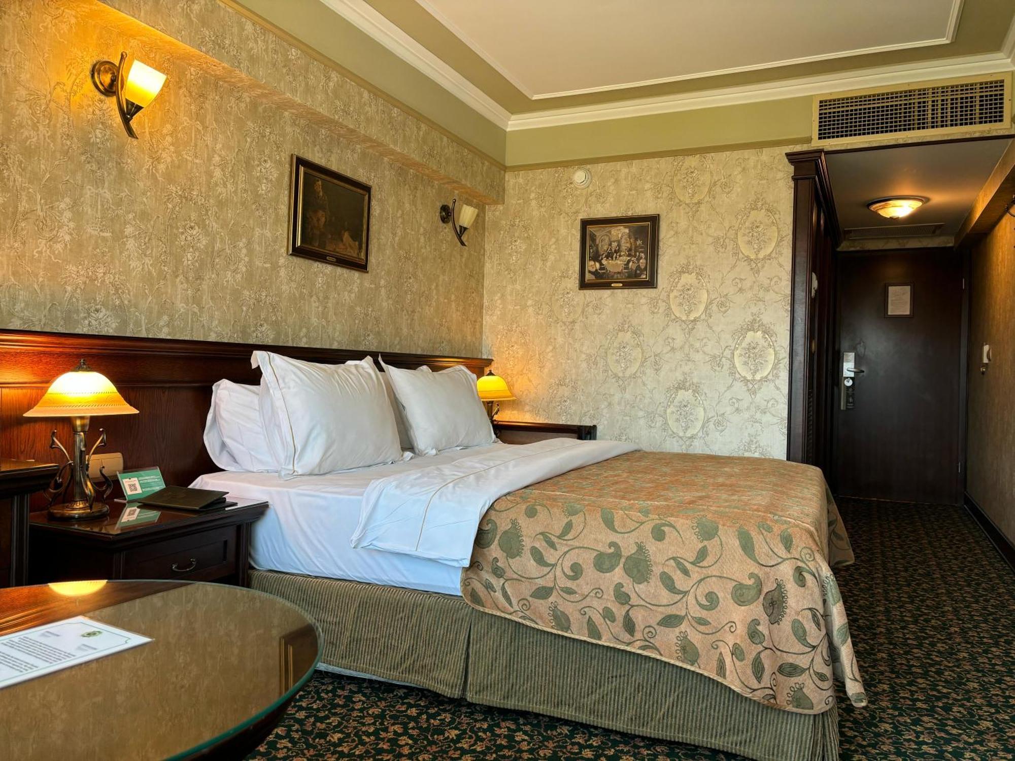 Germir Palas Hotel - Special Class Istanboel Buitenkant foto