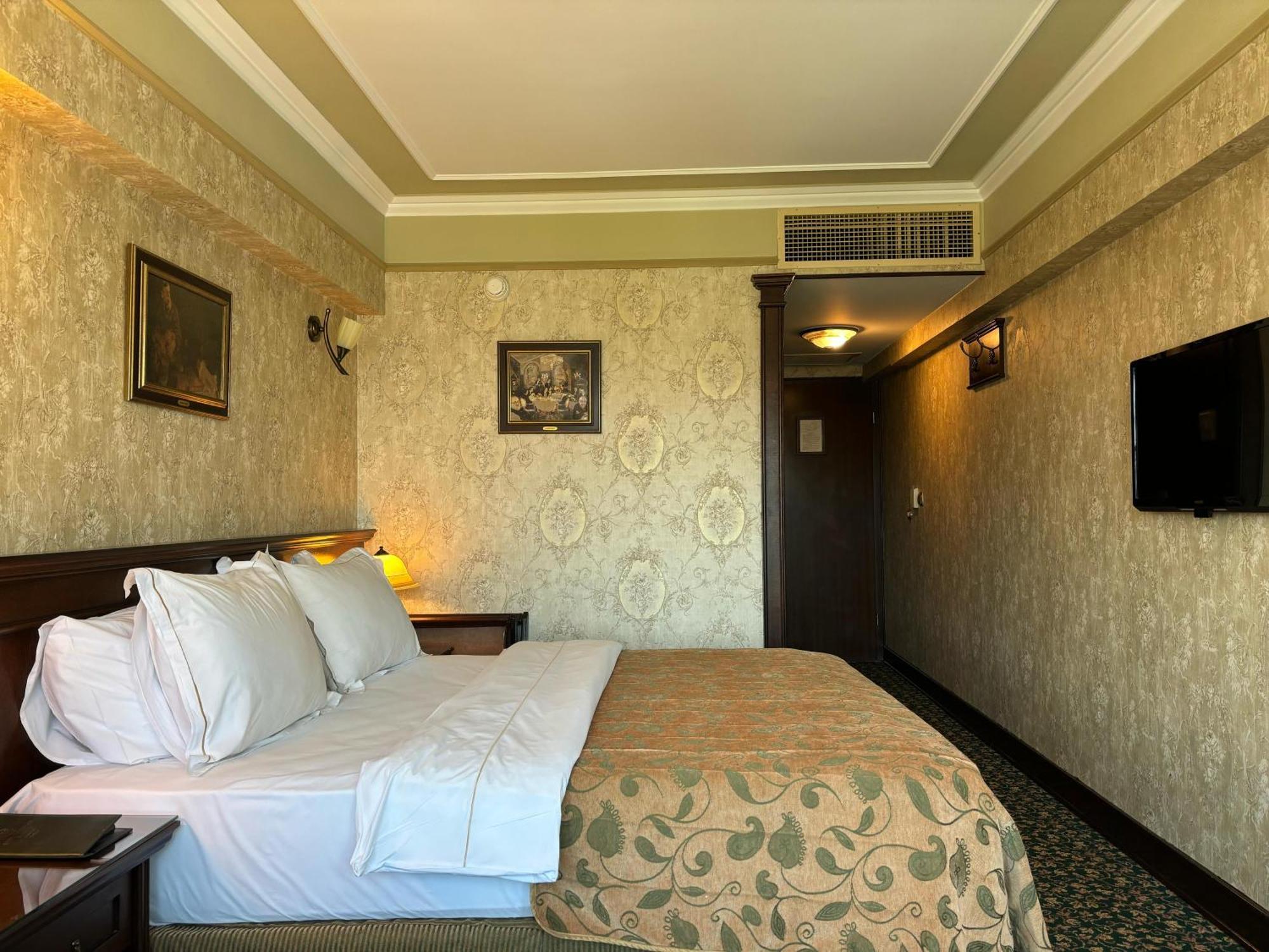 Germir Palas Hotel - Special Class Istanboel Buitenkant foto