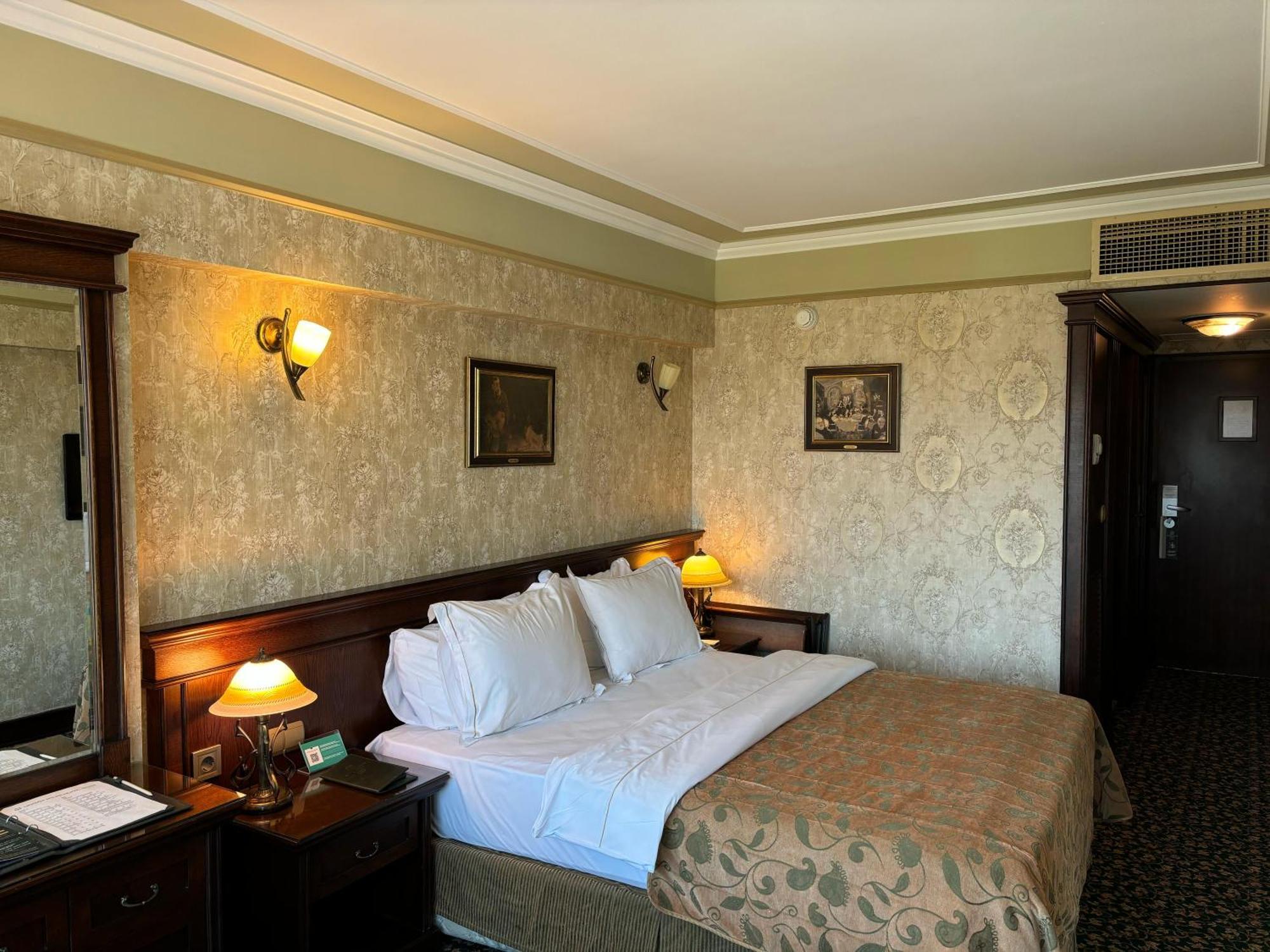 Germir Palas Hotel - Special Class Istanboel Buitenkant foto