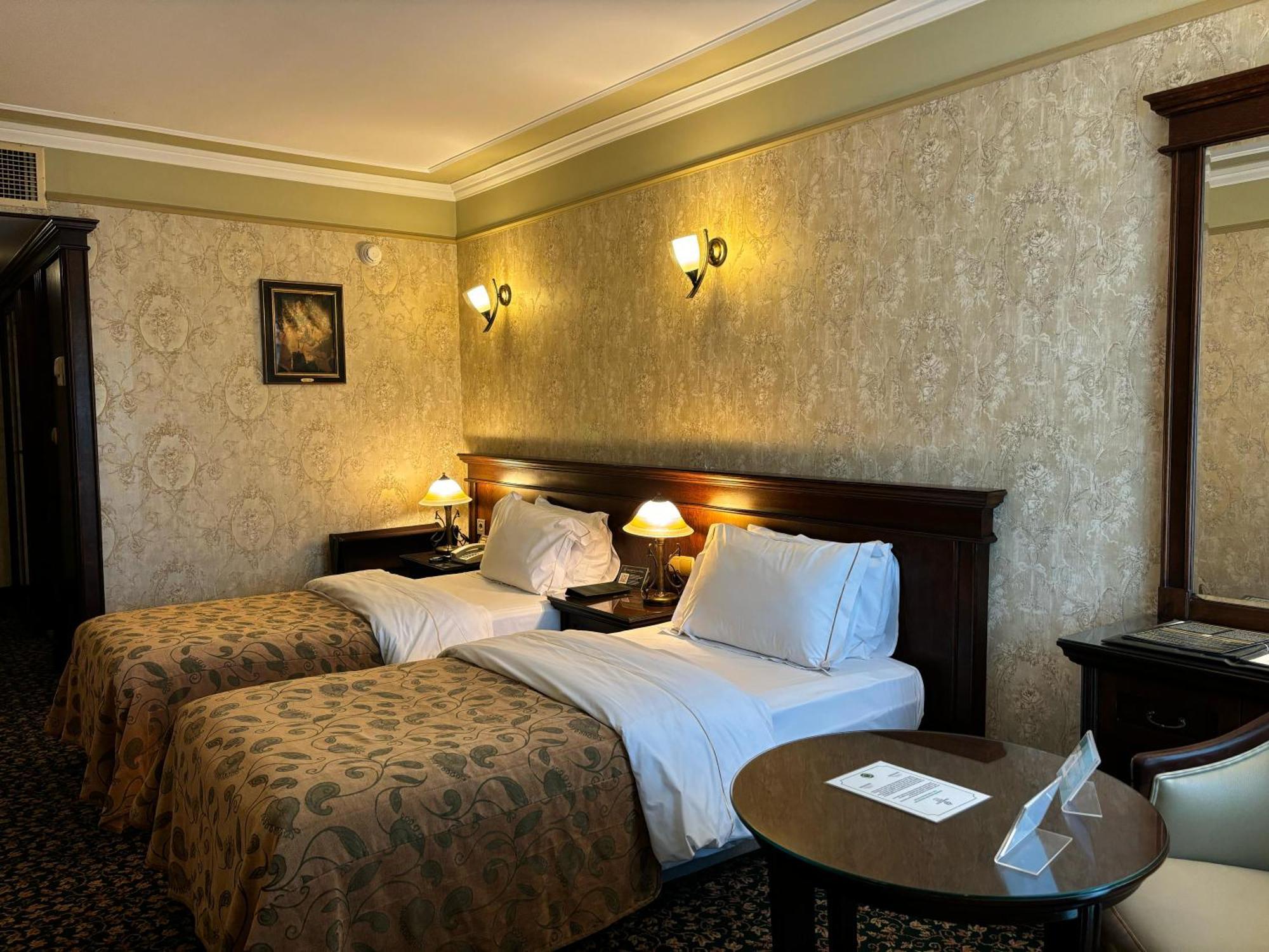 Germir Palas Hotel - Special Class Istanboel Buitenkant foto